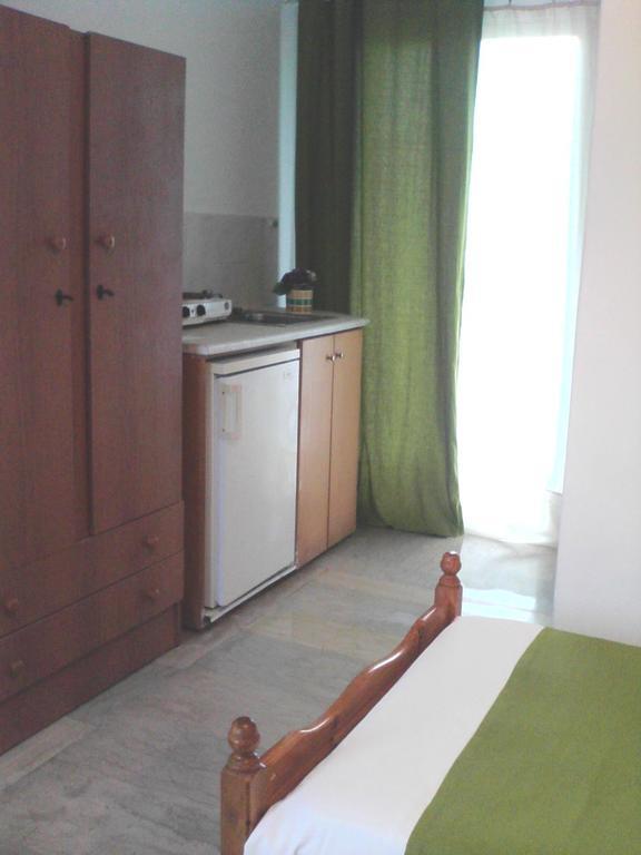 Virginia'S Beachfront Apartments Kávos Habitación foto