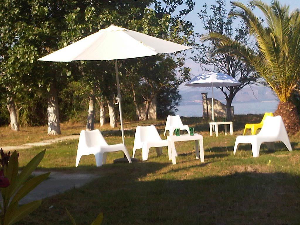 Virginia'S Beachfront Apartments Kávos Habitación foto