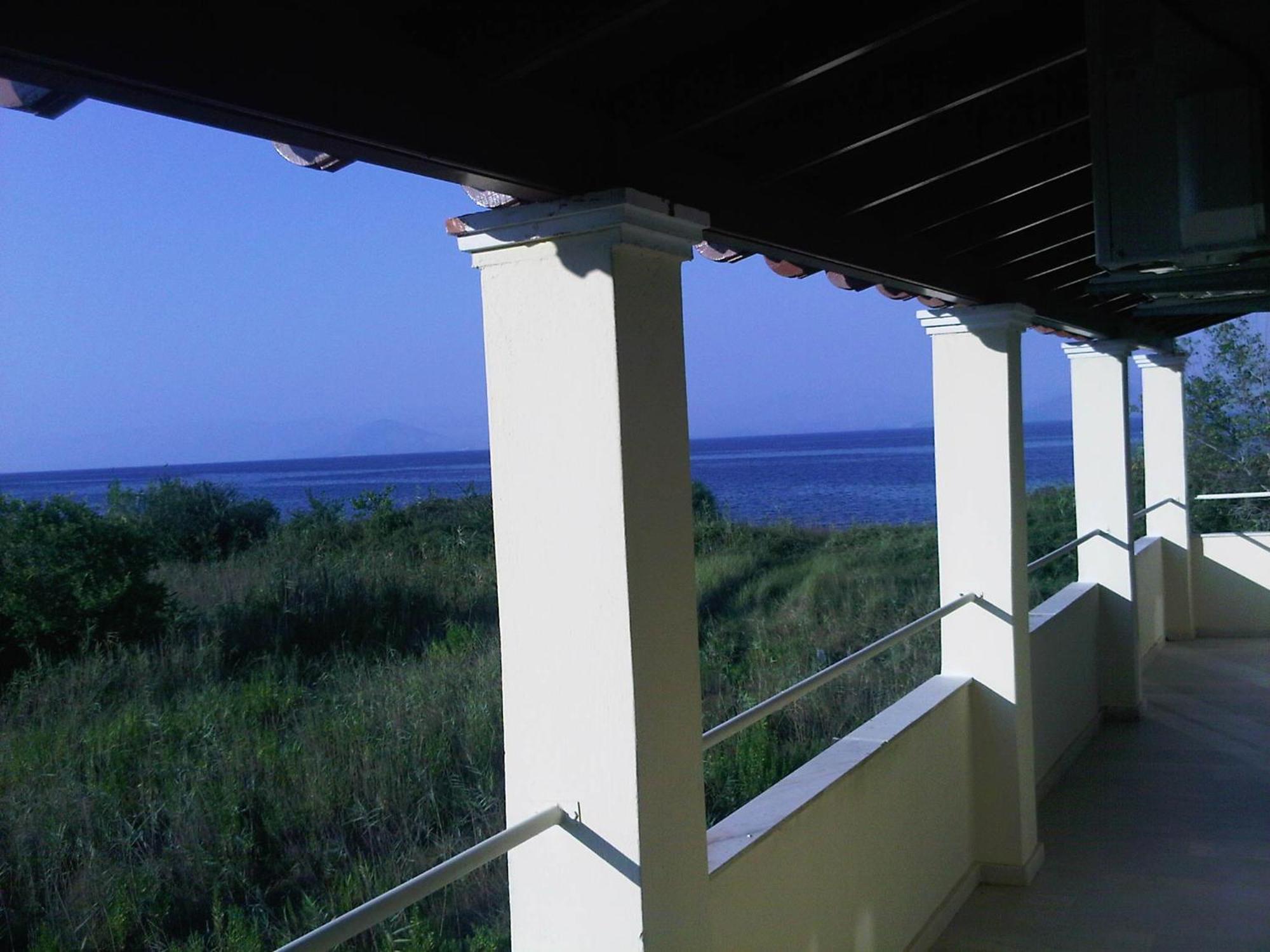 Virginia'S Beachfront Apartments Kávos Exterior foto