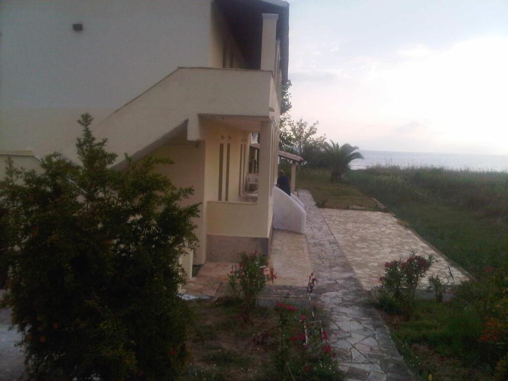 Virginia'S Beachfront Apartments Kávos Exterior foto