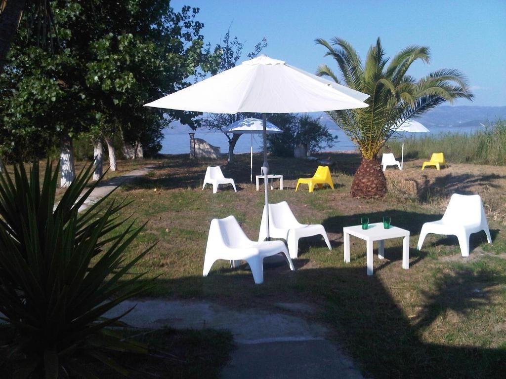 Virginia'S Beachfront Apartments Kávos Exterior foto