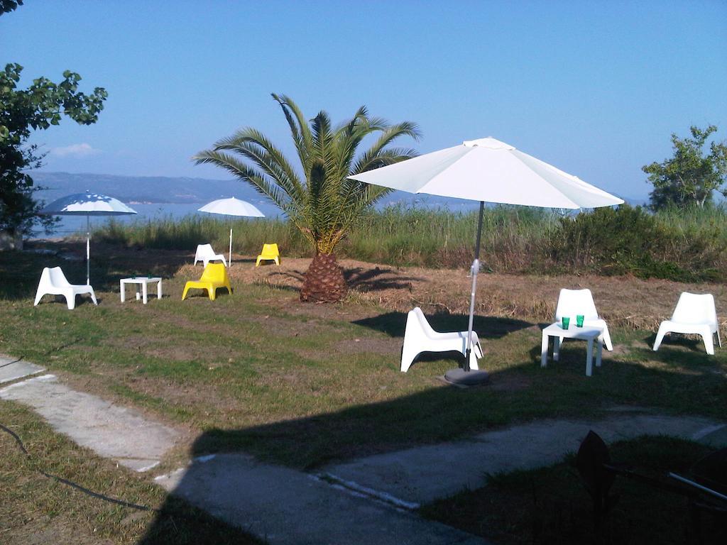 Virginia'S Beachfront Apartments Kávos Habitación foto